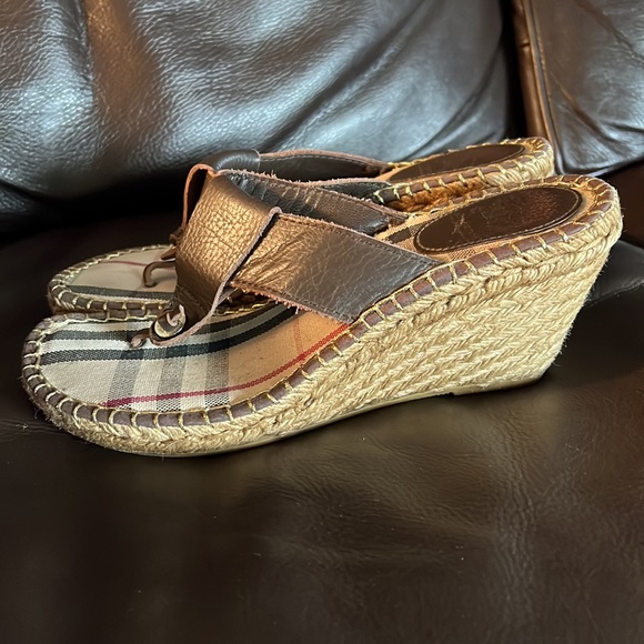 Gorgeous Authentic Burberry Wedges - Picture 3 of 8